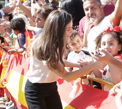 Doña Letizia recibe el cariño de los melillenses