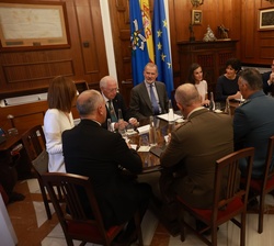Desarrollo de la reunión de trabajo celebrada en el despacho del presidente de la Ciudad Autónoma