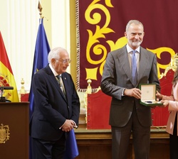 Los Reyes tras recibir la llave de la Ciudad de Melilla
