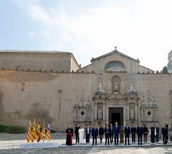 Su Majestad el Rey con las autoridades y miembros de Patronato