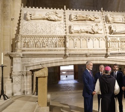 Su Majestad el Rey en interior del Real Monasterio de Santa María de Poblet