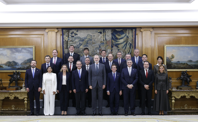 Su Majestad el Rey junto a los alcaldes participantes en el II Encuentro de Ciudades Iberoamericanas