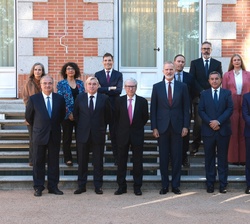 Su Majestad el Rey recibe en audiencia a una representación del diario «El Independiente», con motivo del décimo aniversario de su creación