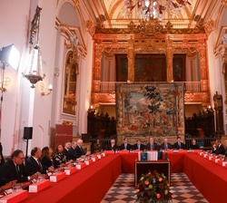 Su Majestad el Rey preside la reunión anual del Patronato de la Fundación pro-RAE en la Real Colegiata del Palacio Real de La Granja