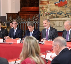 Su Majestad el Rey durante la reunión