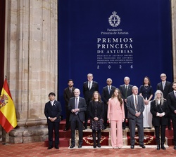 Su Alteza Real la Princesa de Asturias junto a los galardonados con los “Premios Princesa de Asturias 2026”