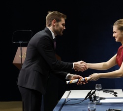 Su Alteza Real la Princesa de Asturias hace entrega del Premios Princesa de Asturias de Cooperación Internacional a Nils Kristen, ministro de Agricult