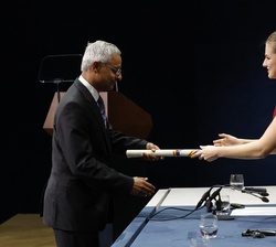 Su Alteza Real la Princesa de Asturias hace entrega del Premios Princesa de Asturias de Investigación Científica y Técnica a Shankar Balasubramanian