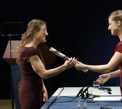 Su Alteza Real la Princesa de Asturias hace entrega del Premios Princesa de Asturias de la Concordia a Christina Koch
