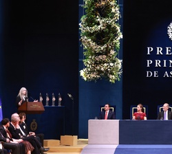 Intervención de Patti Smith durante la que cantó una canción