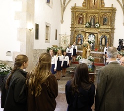 Sus Majestades los Reyes y Sus Altezas Reales la Princesa de Asturias y la Infanta Doña Sofía visitan la Capilla de Santa Ana, sede de la Cofradía de 