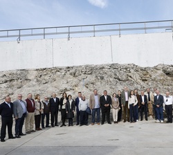 Sus Majestades los Reyes y Sus Altezas Reales la Princesa de Asturias y la Infanta Doña Sofía junto a las tripulaciones y armadores de la flota de Lla