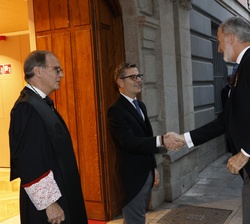 Su Majestad el Rey recibe el saludo del ministro de Presidencia, Justicia y Relaciones con las Cortes, Félix Bolaños