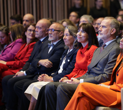 Su Majestad el Rey, en el auditorio durante la ceremonia de entrega de los Premios Nacionales de Investigación 2026
