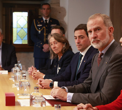Su Majestad el Rey en la reunión en la que fue informado de los proyectos actuales y estrategias de futuro de la Corporación Mondragon