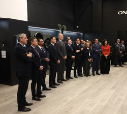 Su Majestad el Rey durante la proyección de un vídeo institucional de Onnera Group y la Corporación Mondragon