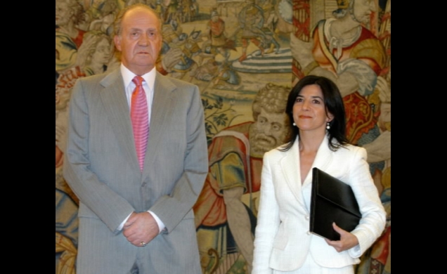 Don Juan Carlos junto a doña Izaskun Bilbao