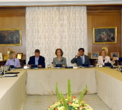 Doña Sofía con los miembros del Consejo