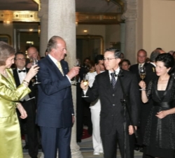 Los Reyes con el presidente de Colombia