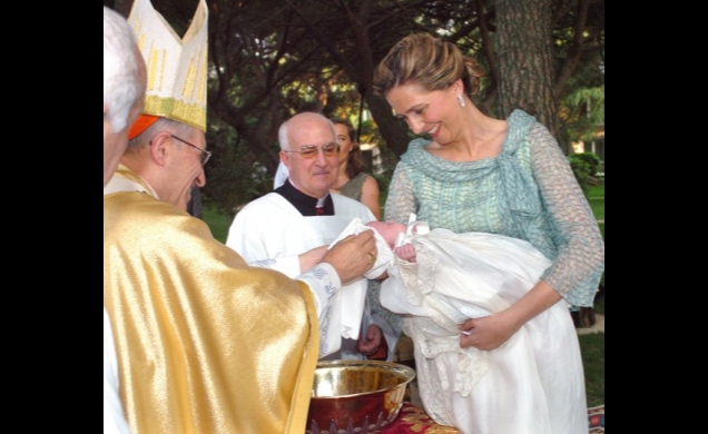 La Infanta Doña Cristina en el momento del bautizo