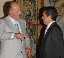 El Rey conversa con el Sr. Jaume Matas