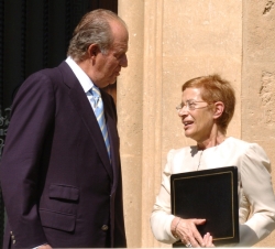 El Rey con la presidenta del Parlamento de Galicia