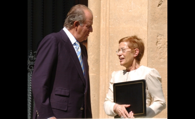 El Rey con la presidenta del Parlamento de Galicia