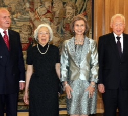 Los Reyes con el Ministro Mentor de Singapur y señora
