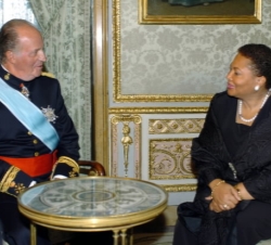 El Rey con la Embajadora de Haití