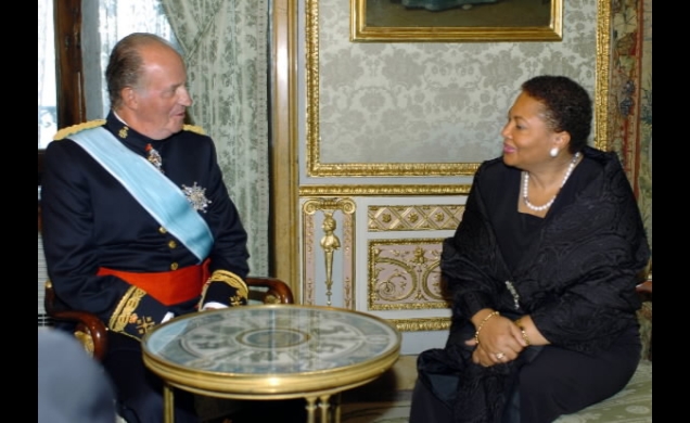 El Rey con la Embajadora de Haití
