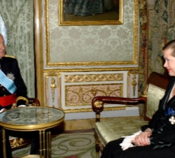 El Rey con la Embajadora de la República de Finlandia