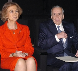 Doña Sofía acompañada por el presidente de la Fundación de Ayuda contra la Drogadicción, José Ángel Sánchez Asiaín