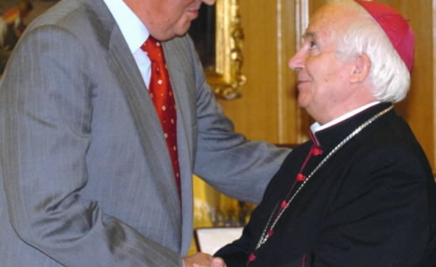 El Rey recibe el saludo de Monseñor Cañizares