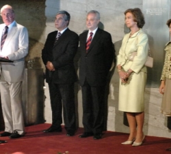 Don Juan Carlos y Doña Sofía con la ministra de Cultura, Carmen Calvo, el presidente del Gobierno canario, Adán Martín, y el alcalde de Adeje, José Mi