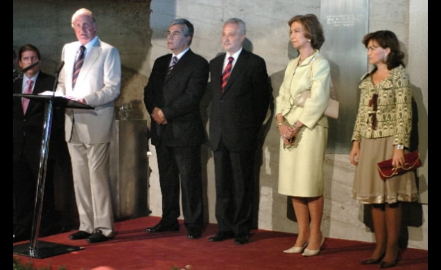 Don Juan Carlos y Doña Sofía con la ministra de Cultura, Carmen Calvo, el presidente del Gobierno canario, Adán Martín, y el alcalde de Adeje, José Mi