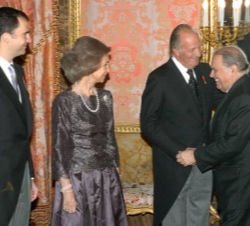 Los Reyes y el Príncipe, con el Secretario General Iberoamericano, Enrique Iglesias