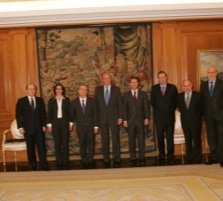 Don Juan Carlos con los miembros del Grupo Godó
