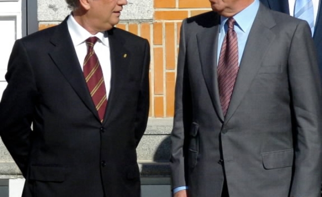 Su Majestad el Rey con el presidente de ASISA, Francisco Iborra.