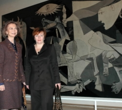 La Reina y la primera dama rusa durante la visita