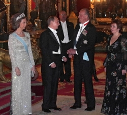 Sus Majestades los Reyes con el Presidente de la Federación de Rusia, y su esposa