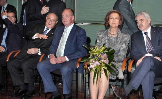 Los Reyes, con el presidente del Tribunal Supremo y del Consejo General del Poder Judicial, el presidente de la Generalitat de Cataluña y el ministro 