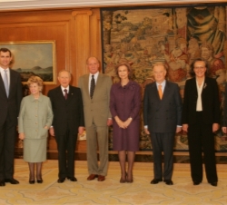 Sus Majestades los Reyes, con los Presidentes de Italia y Portugal, acompañados por sus esposas, y Sus Altezas Reales los Príncipes de Asturias