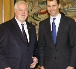 Don Felipe, junto al Presidente del Bundesrat de la República Federal Alemana, Peter Harry Carstensen
