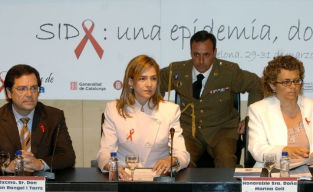Doña Cristina, en la mesa presidencial, acompañada por el delegado del Gobierno en Cataluña y la consejera de Salud de la Generalitat de Cataluña