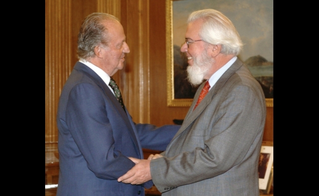 Su Majestad el Rey recibe el saludo del Director General de la OIT, Juan Somavía