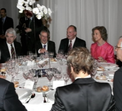 Don Juan Carlos y Doña Sofía, en la mesa presidencial