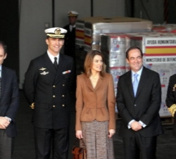 Los Príncipes con el ministro de Defensa presidente de la Generaliat Valenciana y el secretario general de política de Defensa
