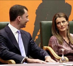 Los Príncipes de Asturias en la mesa presidencial