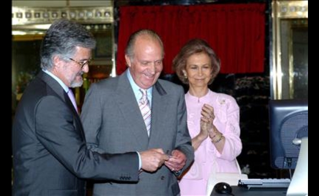 Sus Majestades los Reyes,  junto al presidente del Congreso, en la inauguración del sistema de comunicación del Congreso