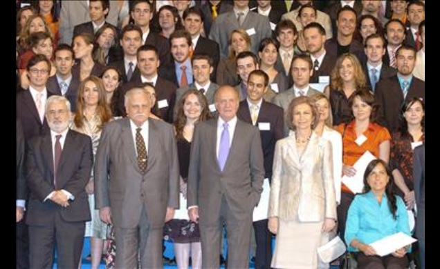 Foto de familia con los Reyes, el presidente de "La Caixa" y el secretario de Estado de Universidades e Investigación
